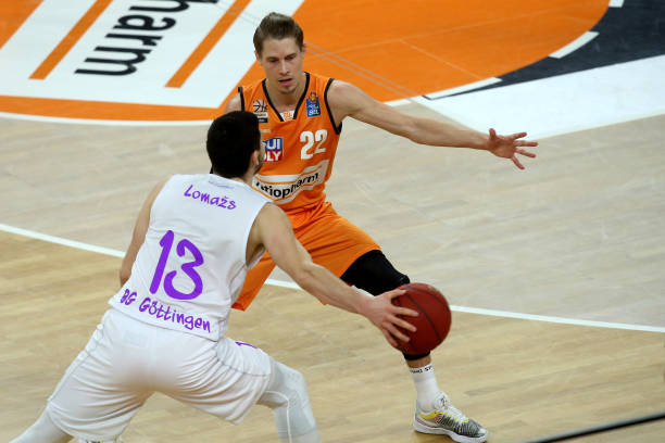 与字母哥的 与字母哥的