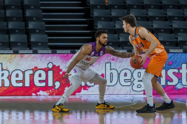 占据了控球 占据了控球